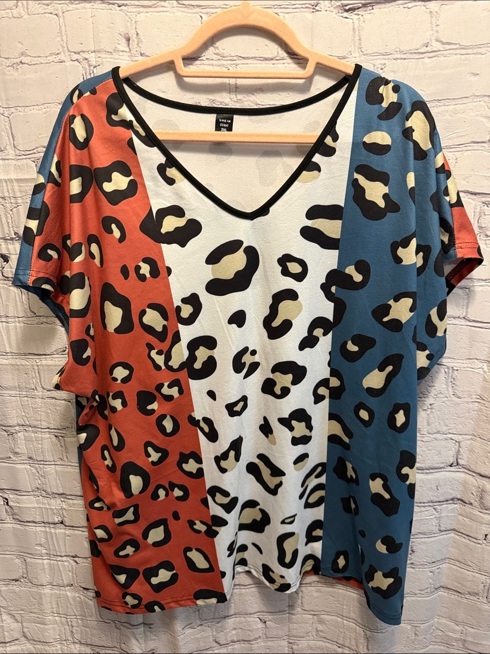 SHEIN Colorblock Leopard V-Neck Top - Rust/Red, White, Blue